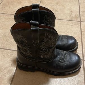 Women’s, Ariat Fatbay, Sz 10, Western Boots. Minor scuff in left toe.